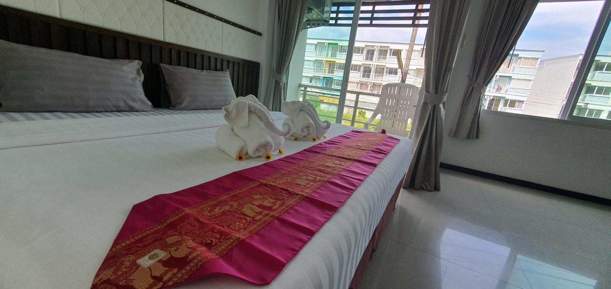 At Home Hotel Patong Екстериор снимка