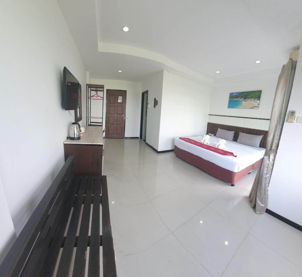 At Home Hotel Patong Екстериор снимка